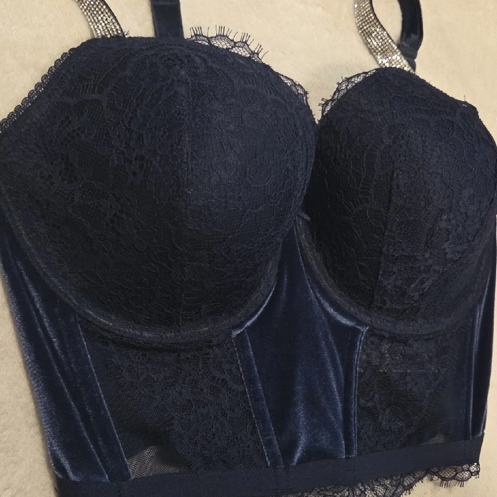 Victoria's Secret Black Lace Velvet Bra with Sparkling Straps - Picture 5 of 8
